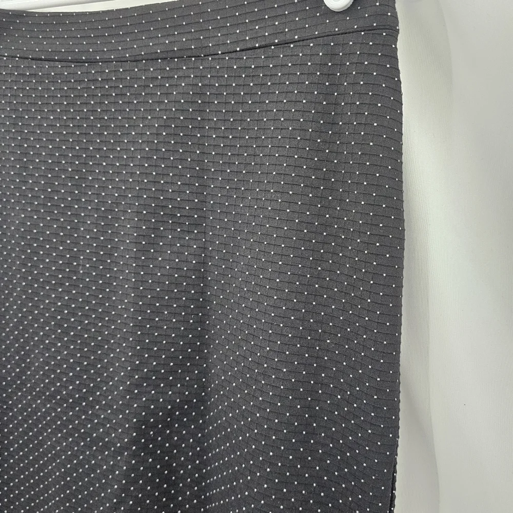 NWT Banana Republic Skirt Womens Size 0 Black Knee Length Textured Design Lined.